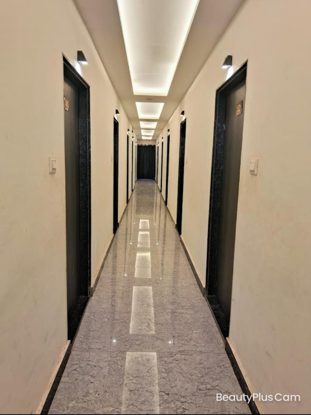 Hotel Shiv Mangalam Near Kashi Vishwanath Tample Varanasi Exterior photo