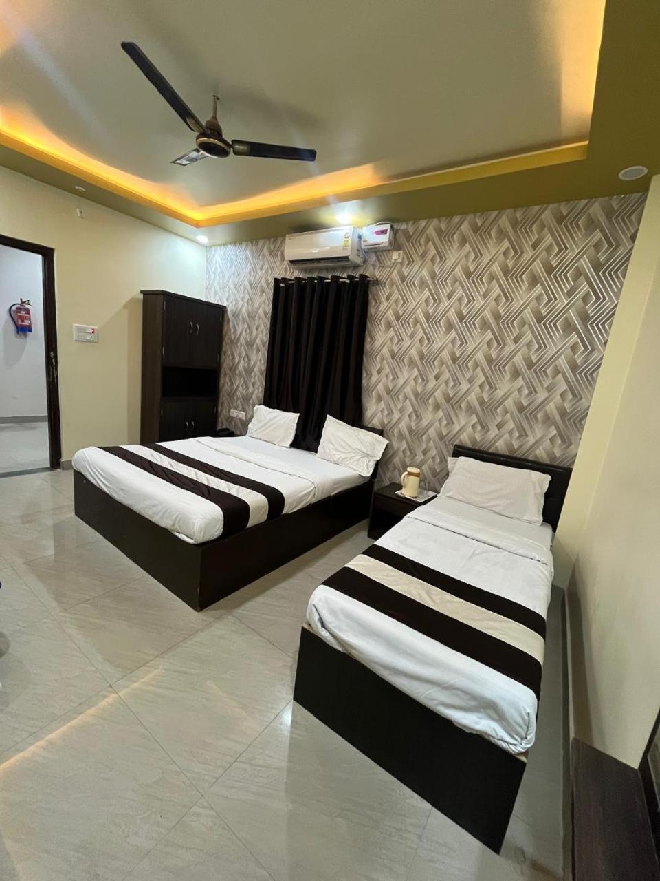 Hotel Shiv Mangalam Near Kashi Vishwanath Tample Varanasi Exterior photo